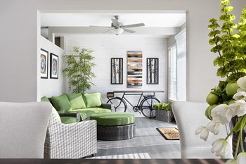 Four seasons room with fan and green furniture - Photo Gallery 8
