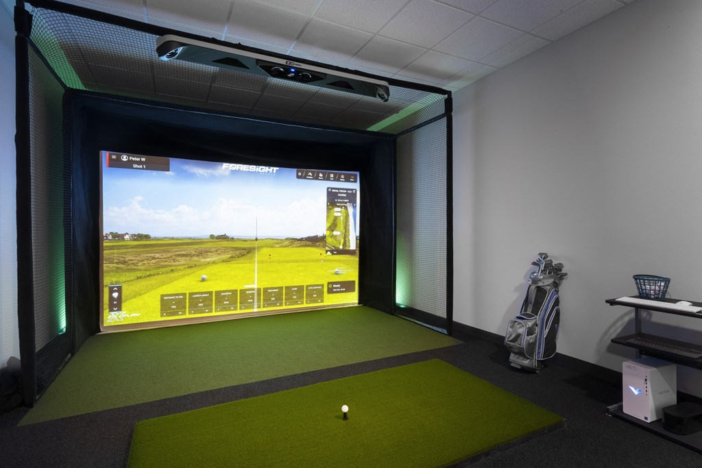 Golf simulator at The Oasis at Hartman Lakes, Shiloh