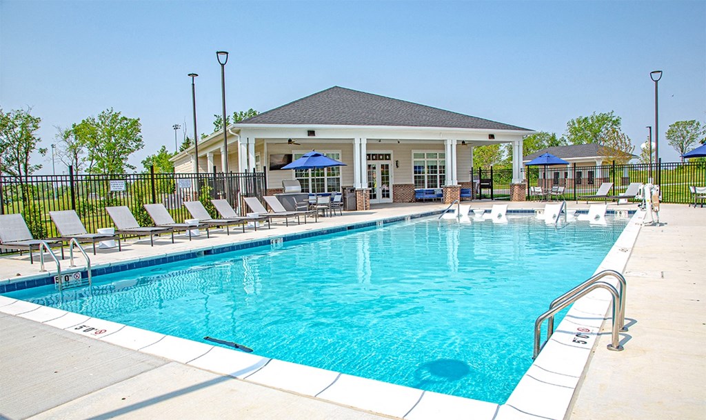 Pool View at Heartland View Apartments, Missouri