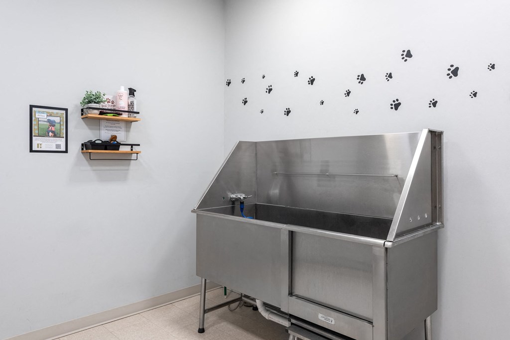 Hibernia pet spa with large pet grooming station at Hibernia Apartments, St Louis