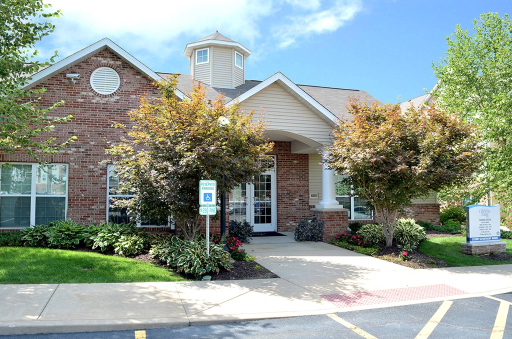 exterior clubhouse with tree at Villas At Crystal Lake, Swansea, IL
