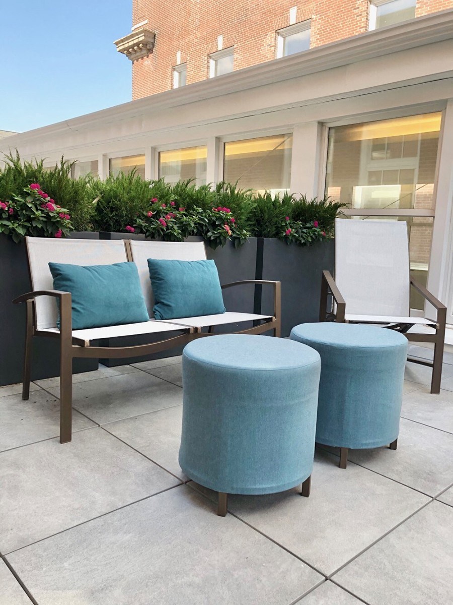 Outdoor Patio at The Georgian Apartments, Missouri, 63104