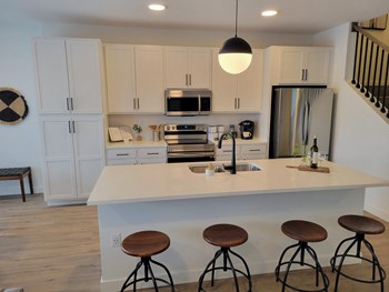 903 NW Black Twig Circ 3 Beds Apartment for Rent - Photo Gallery 4