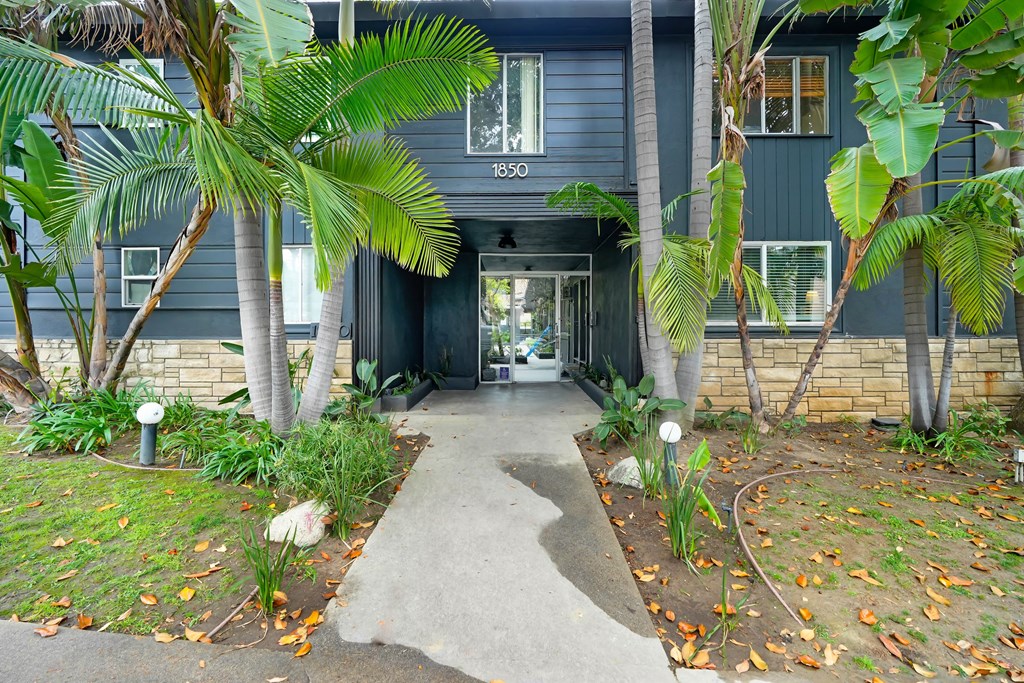 A house numbered 1830 is shown with a pathway leading to the front door.