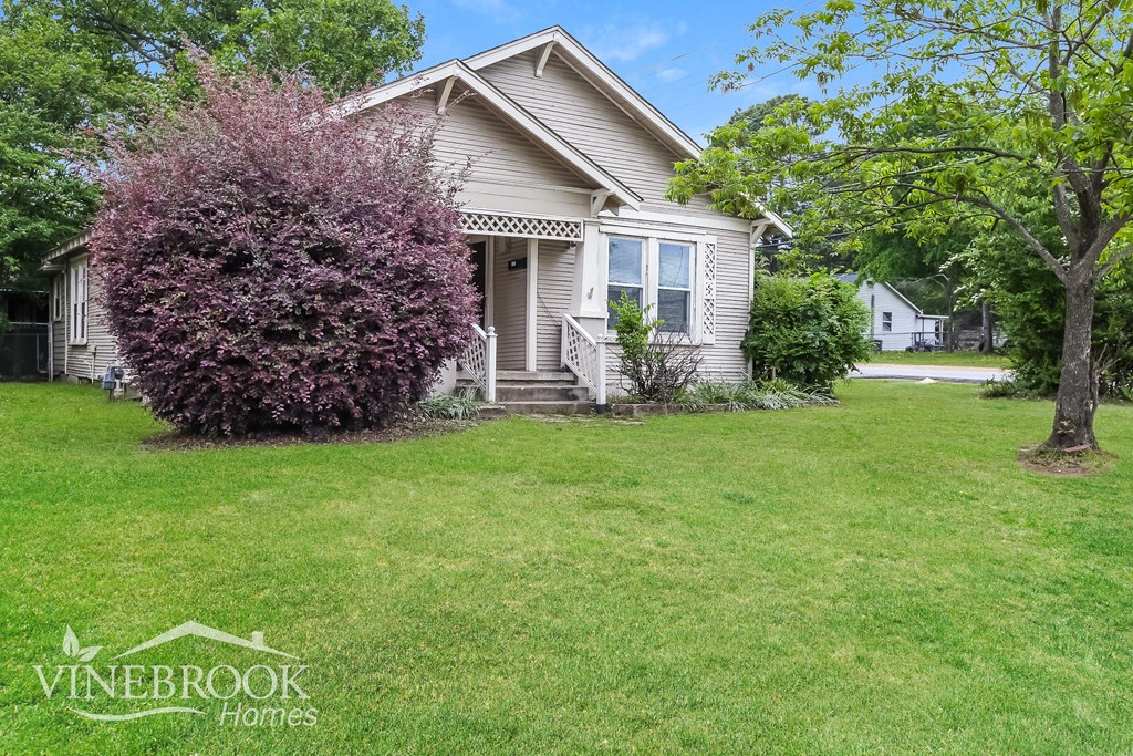 A Vinebrook Horticulture logo is displayed on a photo of a house.