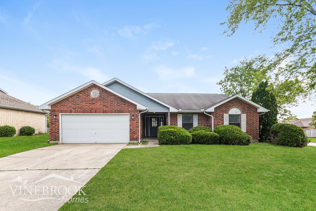 A house with a garage is for sale in Vinebrook.