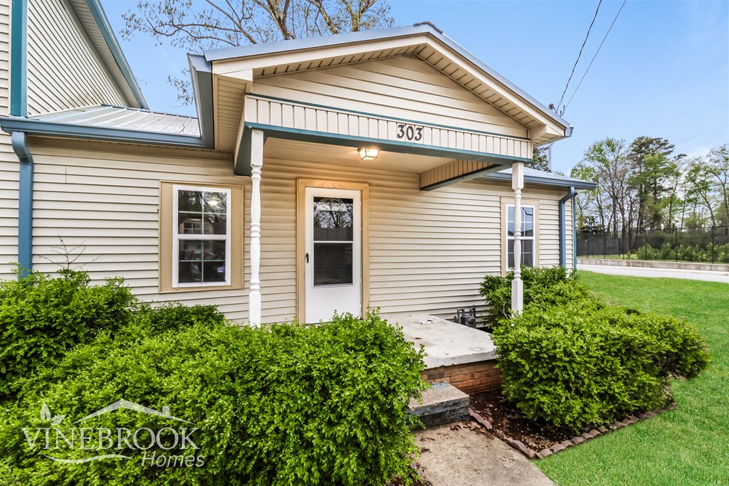 A house with the number 3031 on the front.