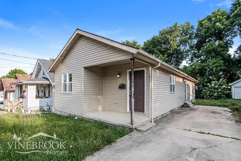 A house with a garage is for sale in Vinebrook Homes.