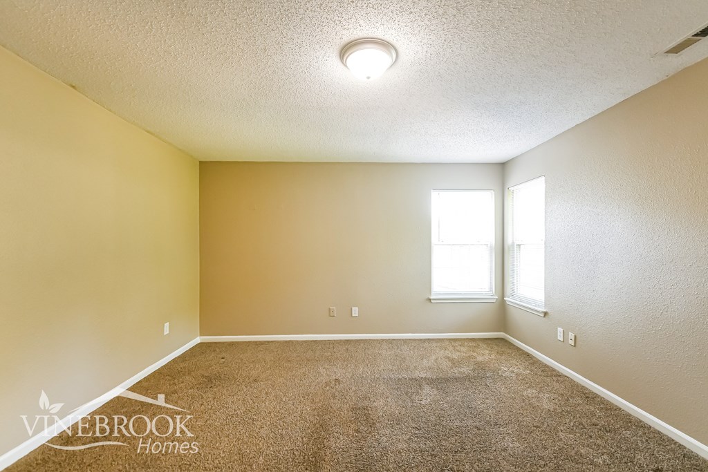 4215 Village Trace Dr