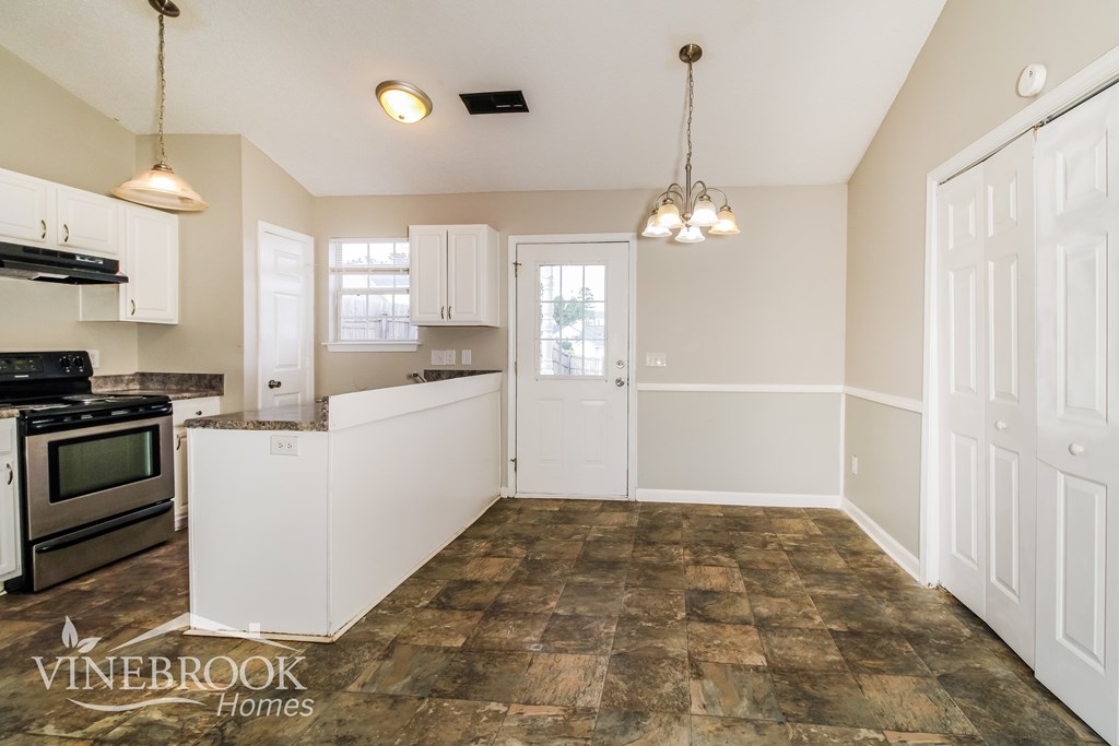333 White Gables Dr