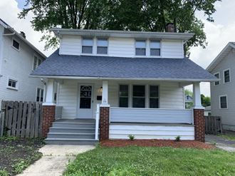228 N Warren Ave 3 Beds Apartment for Rent