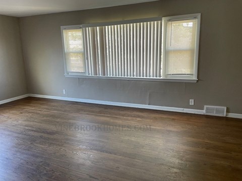 6323 W Keefe Avenue Pkwy Upper Unit 3 Beds Apartment for Rent