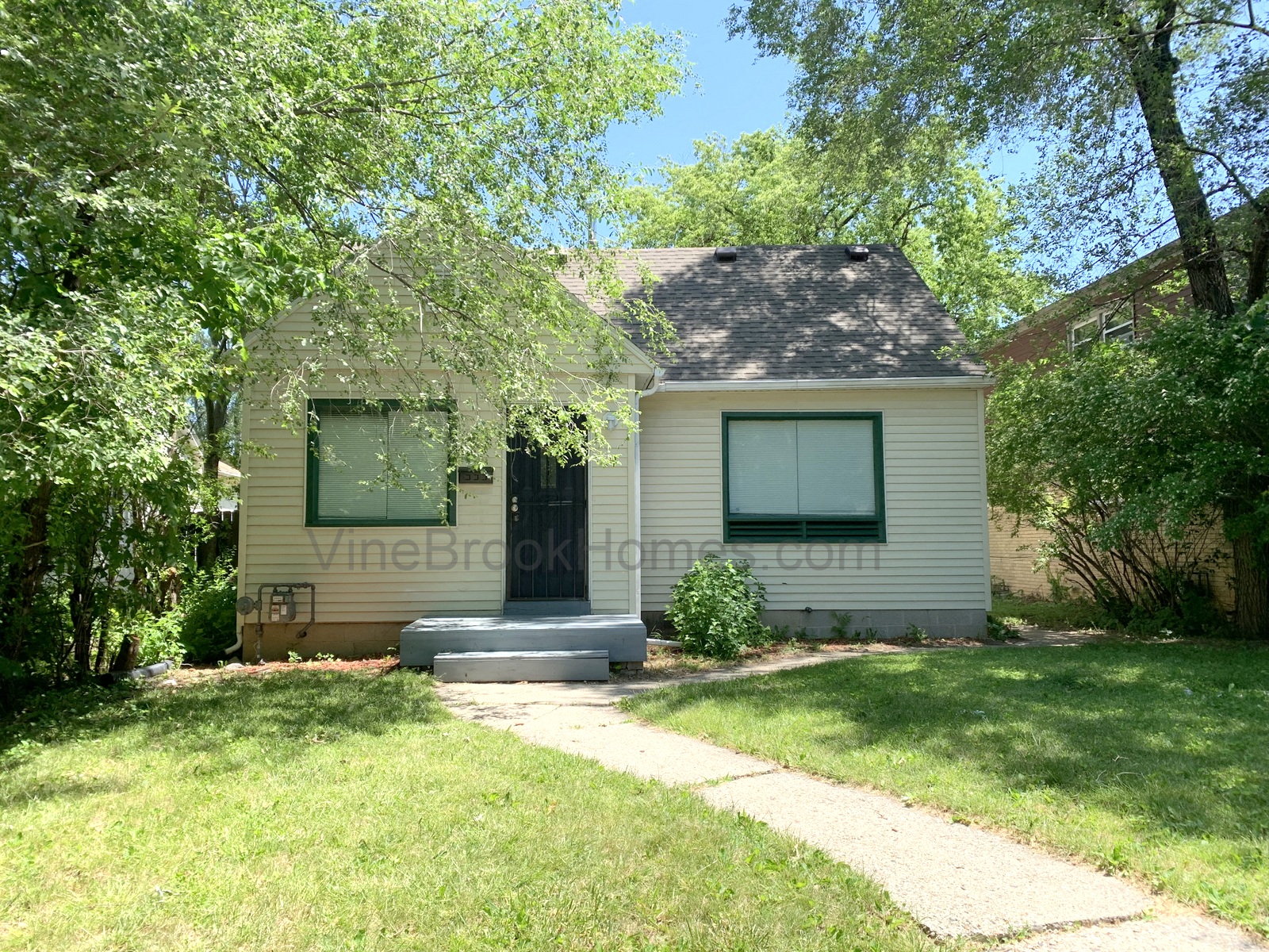 5238 N 49th St is a similar property to Aspen Crossing Apartments located in Milwaukee