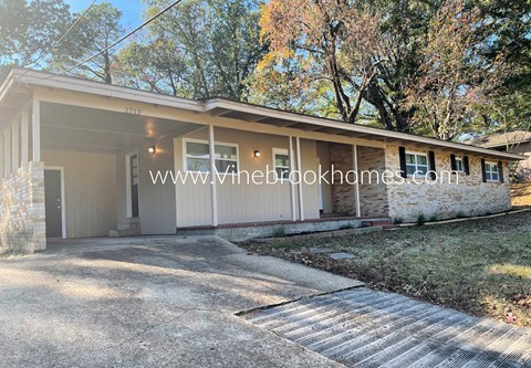2713 Mahue Dr 3 Beds Apartment for Rent