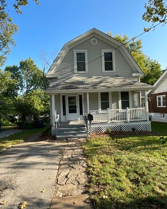 8941 Forest Ave 2 Beds Apartment for Rent