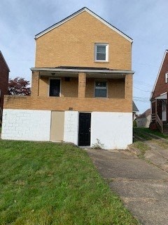 Back view of 427 Ford St