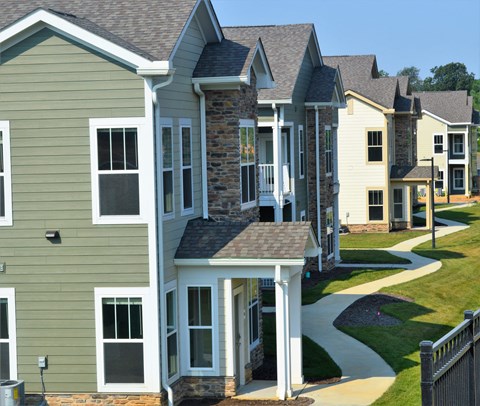 a row of town houses on a sidewalk
