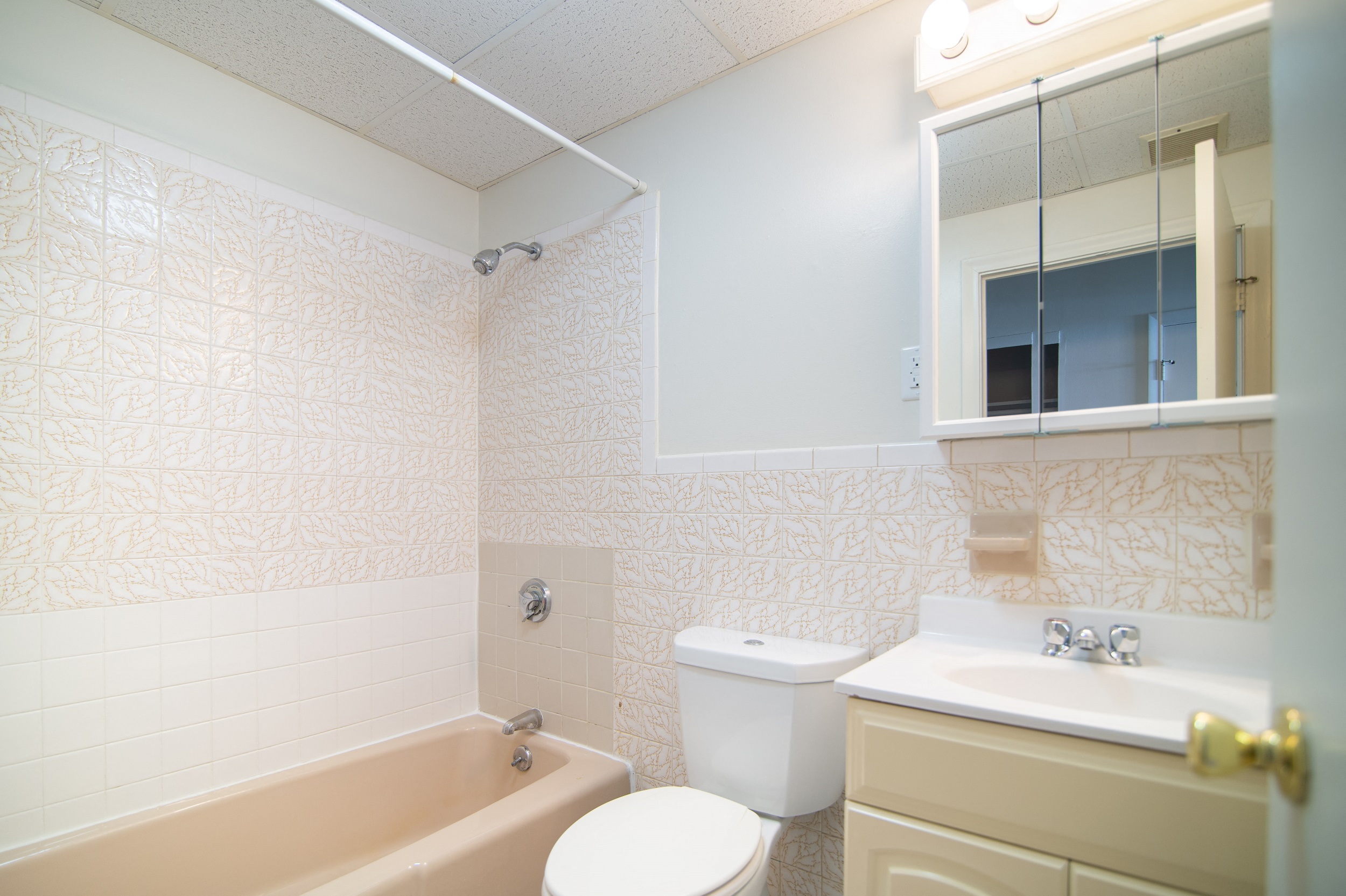 Brettonwood Estates - Bathroom - Apartments in Lowell, MA