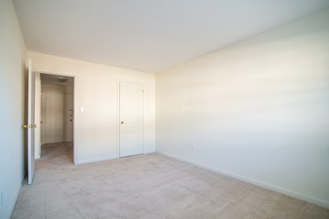 Brettonwood Estates - Bedroom - Apartments in Lowell, MA