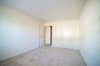 Brettonwood Estates - Bedroom - Apartments in Lowell, MA - Photo Gallery 4