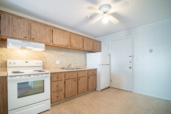 Brettonwood Estates - Kitchen - Apartments in Lowell, MA - Photo Gallery 5