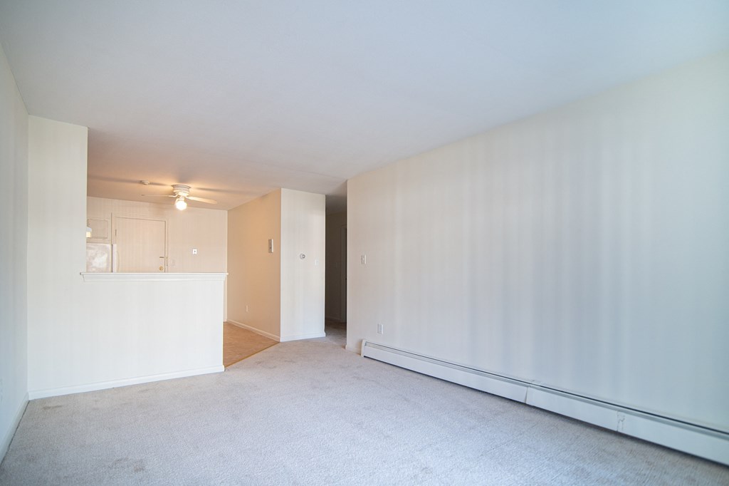 Brettonwood Estates - Living Room - Apartments in Lowell, MA