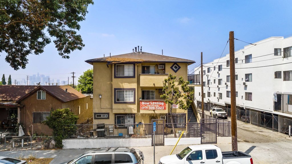 A yellow building with a sign that says "No New Listing" is in the foreground.