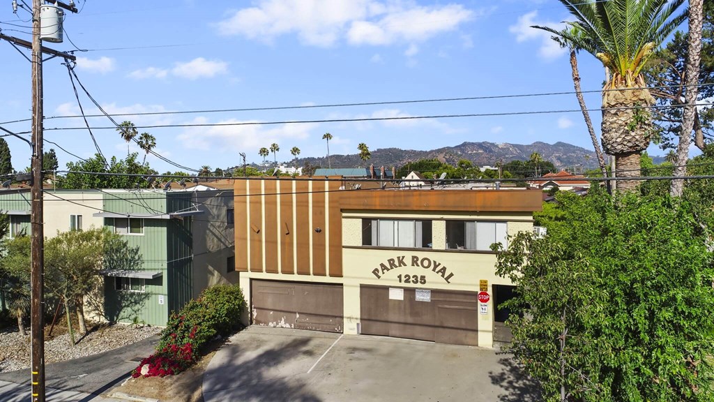 A building with the sign "PARK ROYAL 1235" is visible.