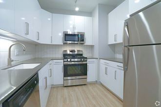 330 S Wells St Studio-1 Bed Apartment for Rent