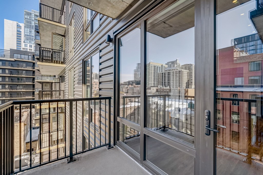 A balcony with a view of the cityscape.