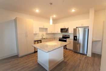 Kitchen with Island - Photo Gallery 11