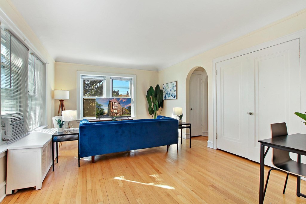 4854-4856 Elm St