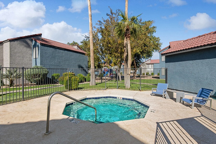 Community Hot Tub and Lounge Furniture at Peaks on 4th Apartments in Avondale, AZ.