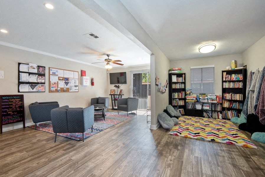 Clubhouse sitting room at Saratoga Ridge, Phoenix, AZ