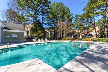 Resort style swimming pool - Photo Gallery 6