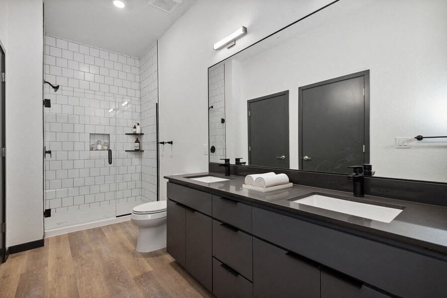 Model bathroom with dual vanity