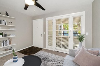 Model living room with large window - Photo Gallery 4