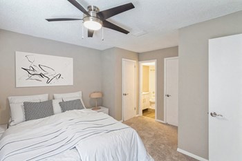 Model primary bedroom - Photo Gallery 4