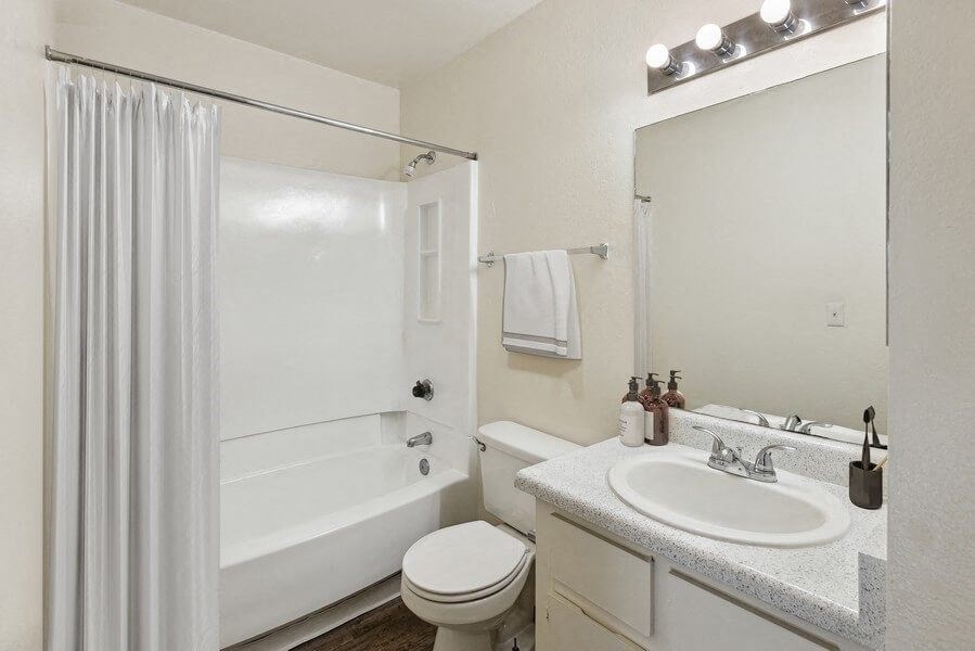 Model classic apartment bathroom