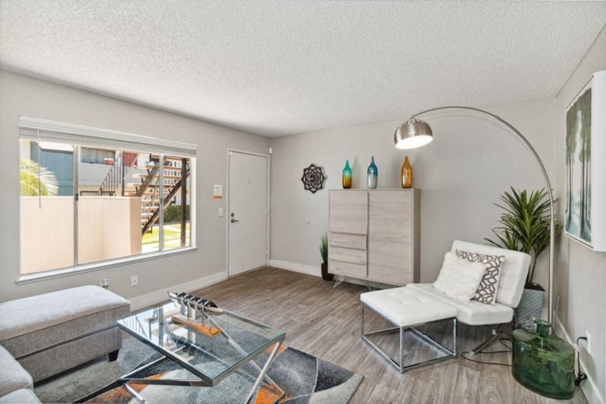 Model living room with large window - Photo Gallery