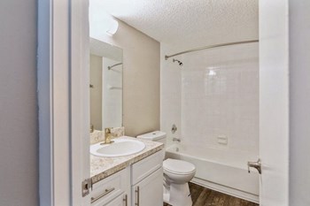 Model bathroom - Photo Gallery 6