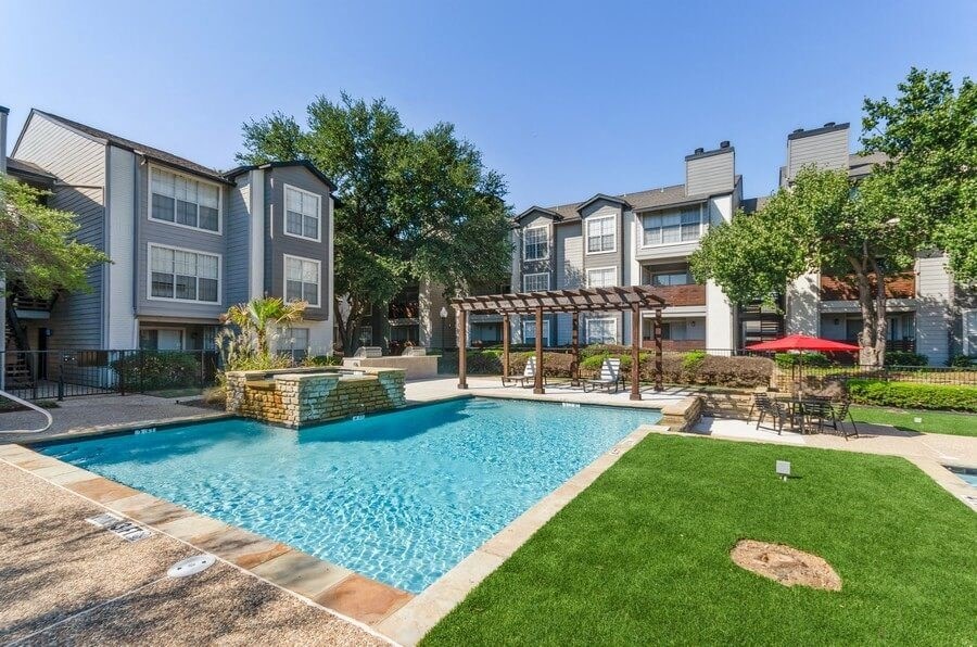 Swimming pool at Cobblestone, Arlington