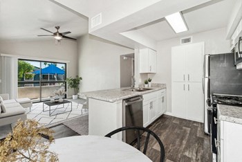 Model kitchen and dining area - Photo Gallery 2