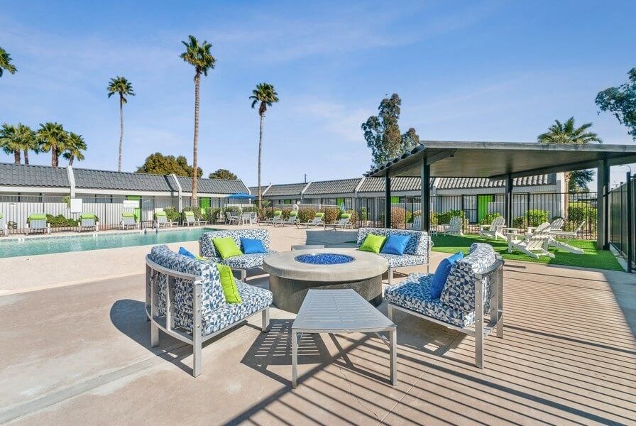 Outdoor lounge with fire pit