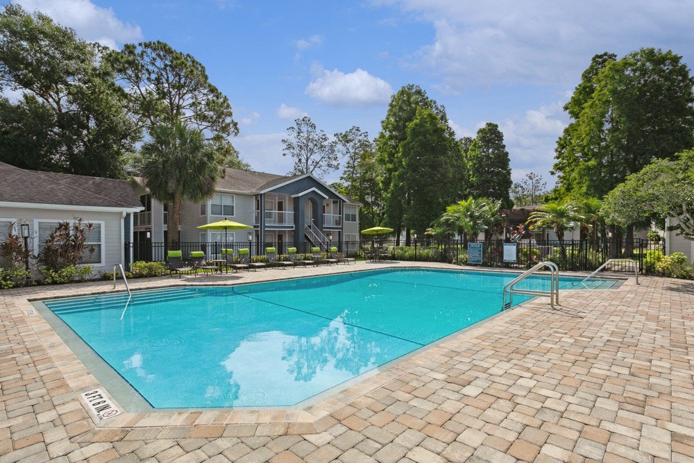 Swimming pool and pool deck at Retreat at Crosstown Apartments