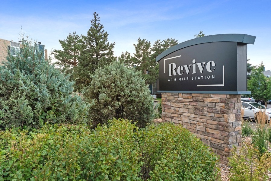 Property entrance sign