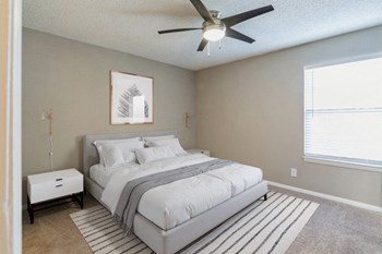 Model bedroom with ceiling fan - Photo Gallery 5