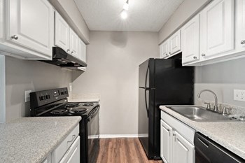 Model kitchen with updated black appliances - Photo Gallery 4