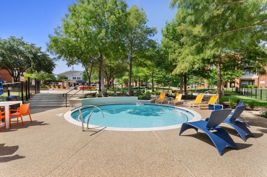 Circular Spa Hot-Tub with beach chairs and trees surrounding