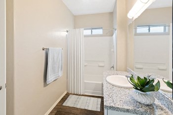 Model bathroom - Photo Gallery 6